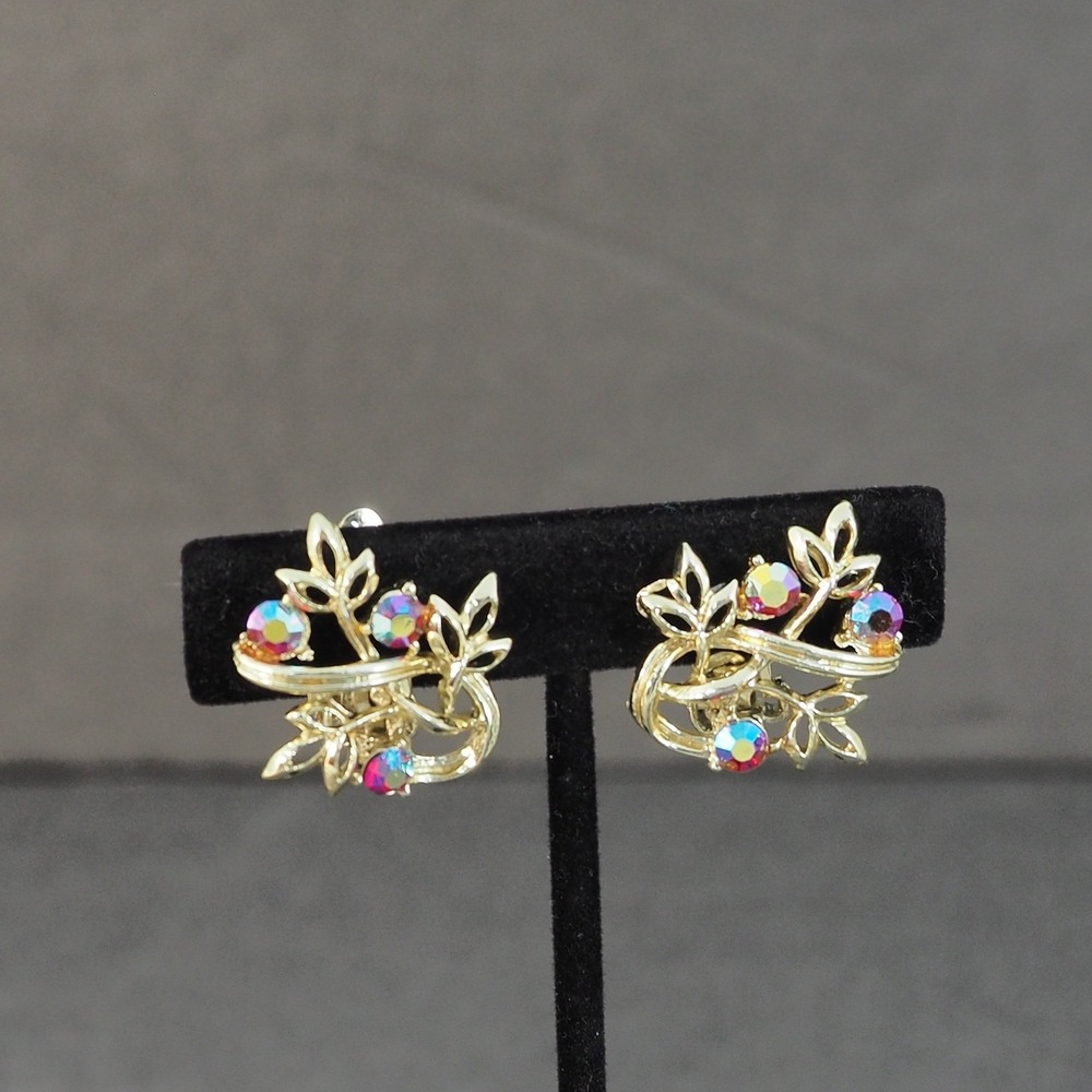 Coro Clip On Earrings Leaf Spray Gold Tone Aurora Borealis Rhinestone Vintage - Picture 7 of 7